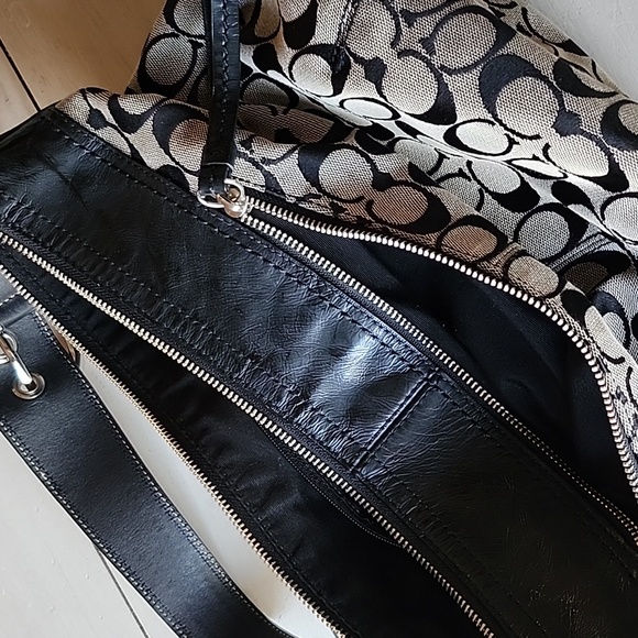 Coach purse - Picture 4 of 5